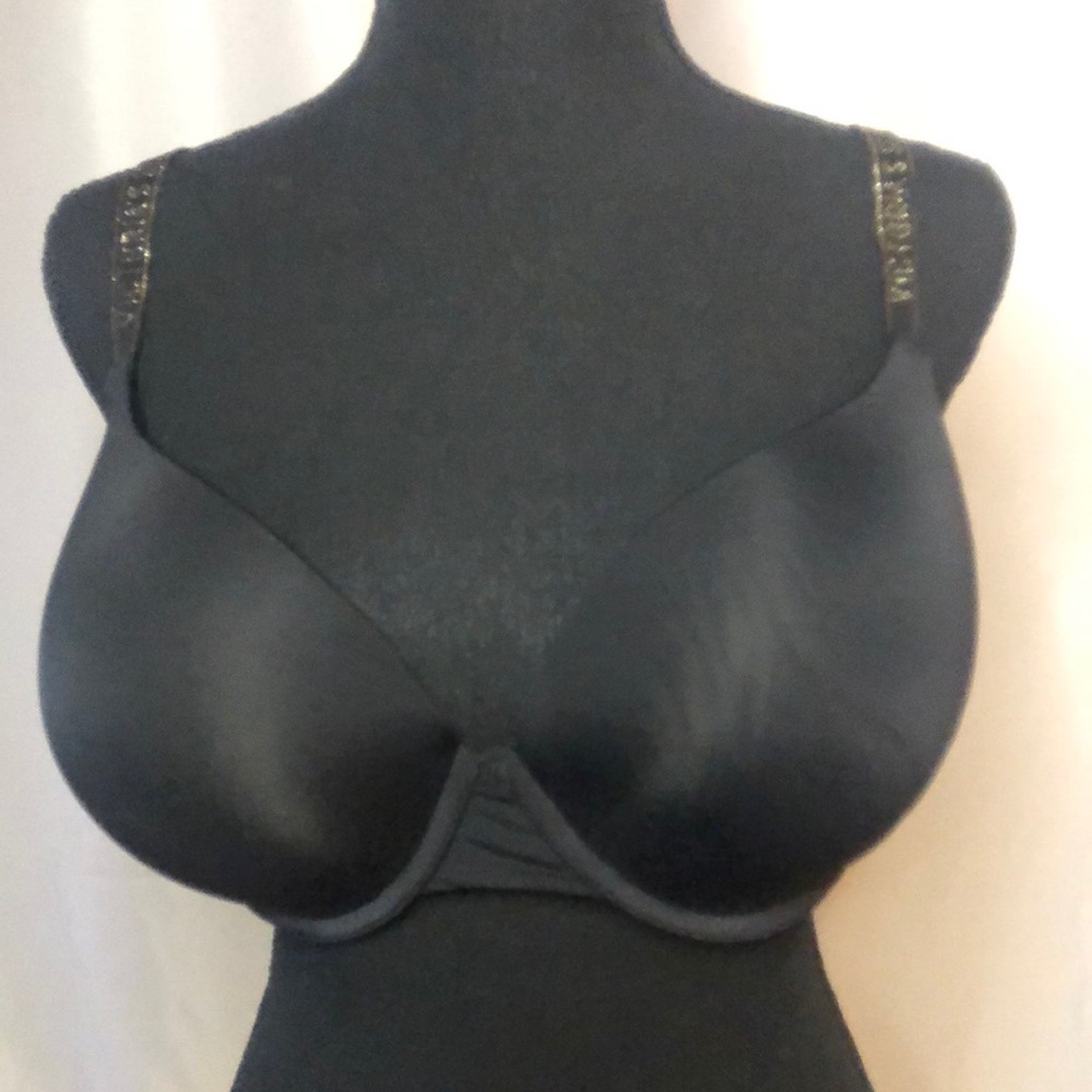 VICTORIA’S SECRET black t-shirt push up full coverage bra. Size 36 DDD.